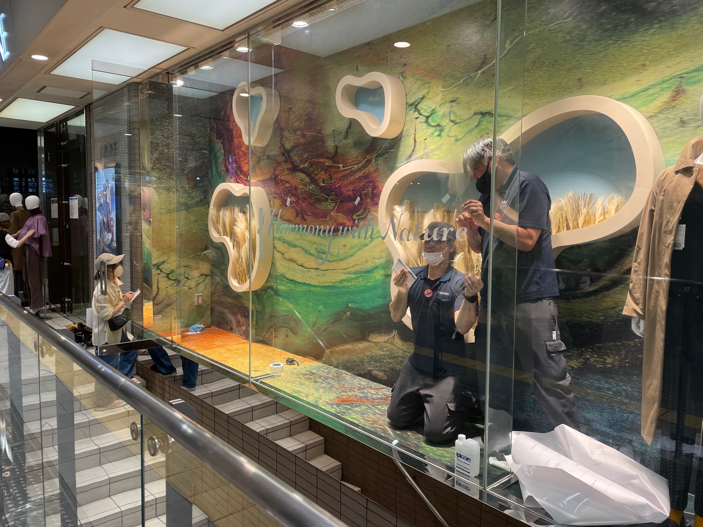 ショーウィンドウ施工 - 東真トリニティー ショーウィンドウ施工 - 東真トリニティー